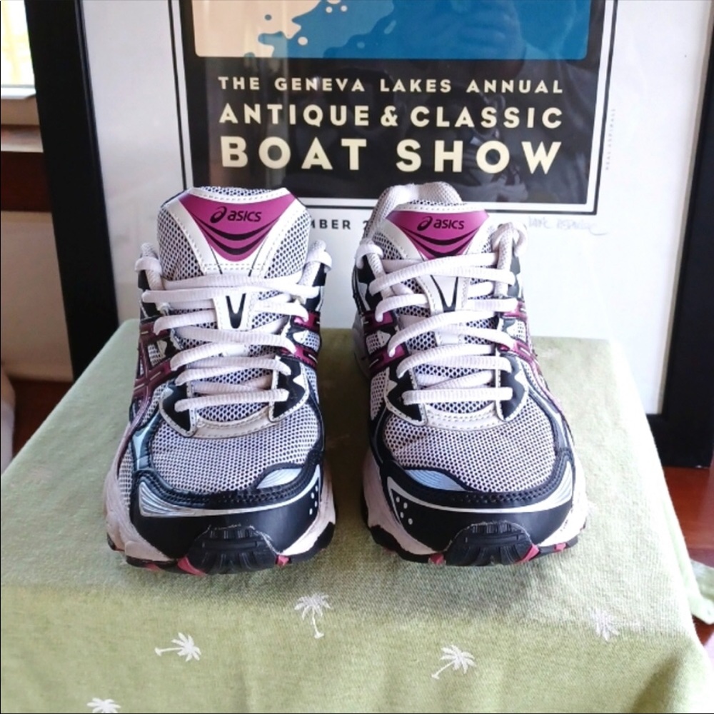 SALE!!!! Excellent condition! Asics Gel-Galaxy 5 sz 9